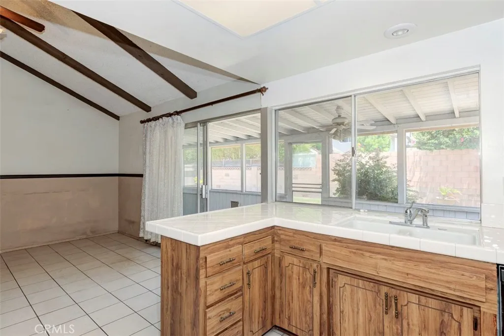 Santa Ana, California 92705, United States, 4 Bedrooms Bedrooms, ,2 BathroomsBathrooms,Residential,Active,174664