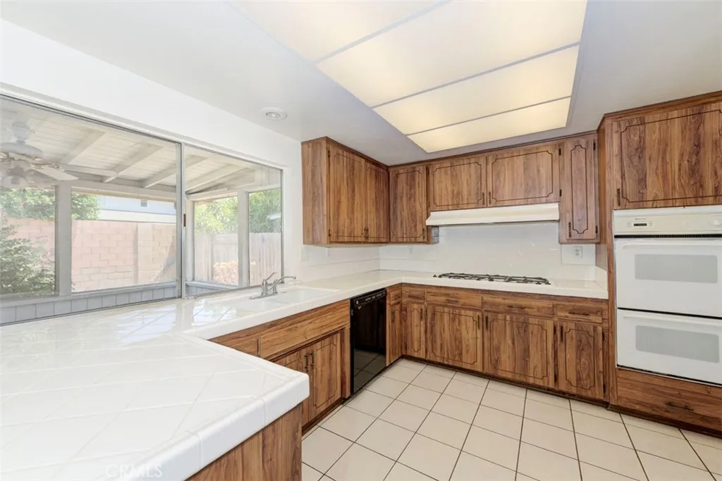 Santa Ana, California 92705, United States, 4 Bedrooms Bedrooms, ,2 BathroomsBathrooms,Residential,Active,174664