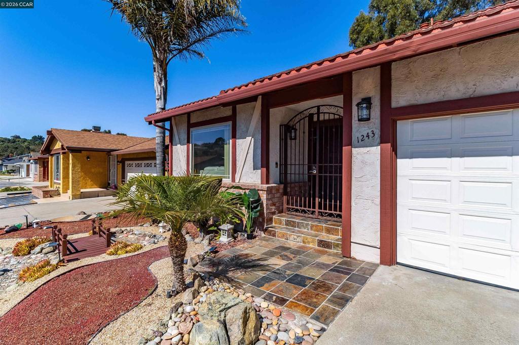 1243 Fairway Dr
