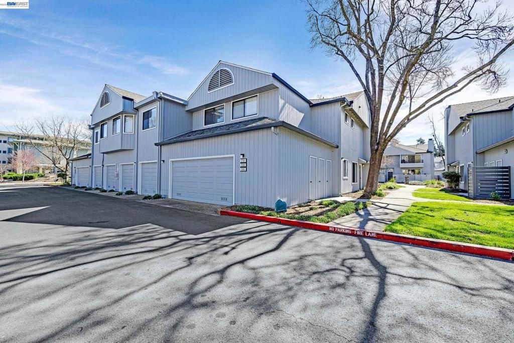 Photo of 210 Sunspring Ct Ct, Pleasant Hill, CA 94523 (MLS # 41127217)