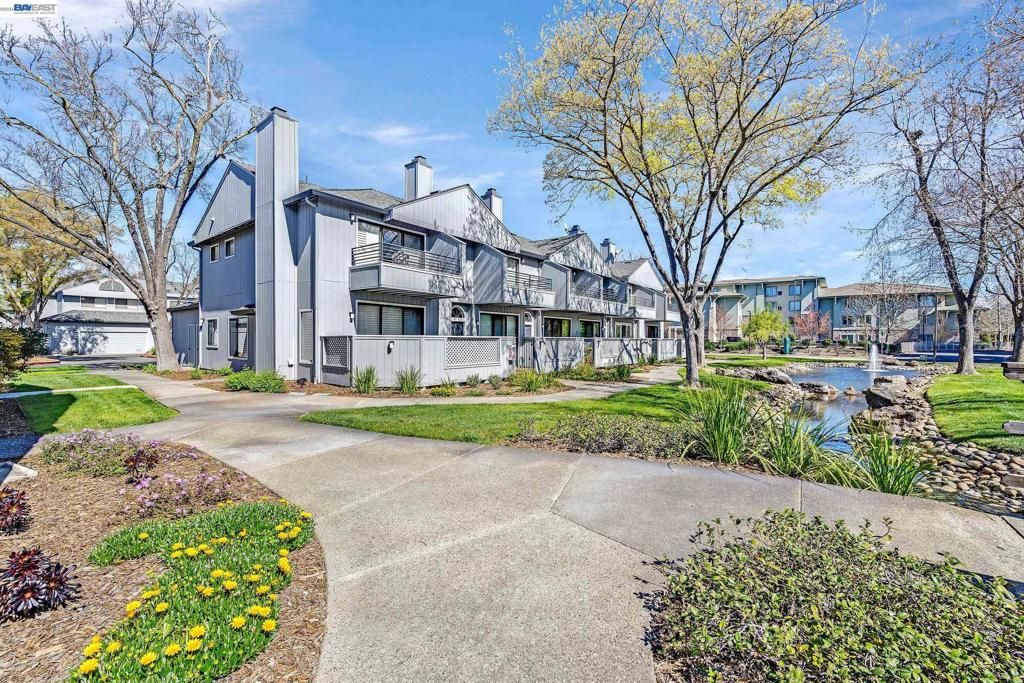 Photo of 210 Sunspring Ct Ct, Pleasant Hill, CA 94523 (MLS # 41127217)