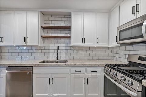 Photo of 31311 The Old Road #B, Castaic, CA 91384 (MLS # SR25278197)