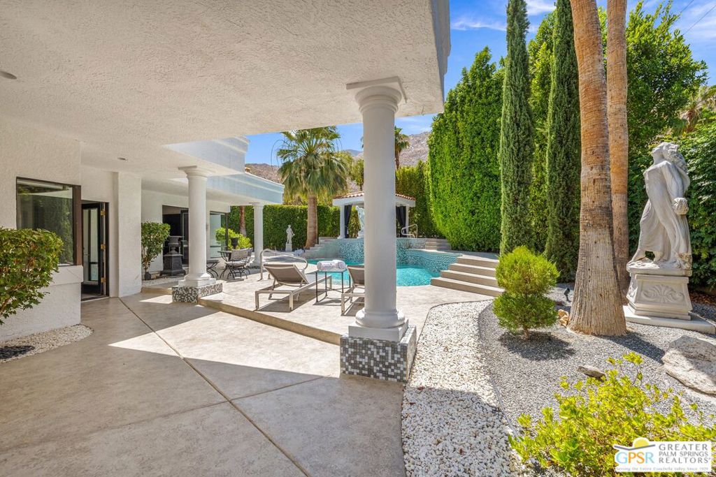 270 W Lilliana Drive