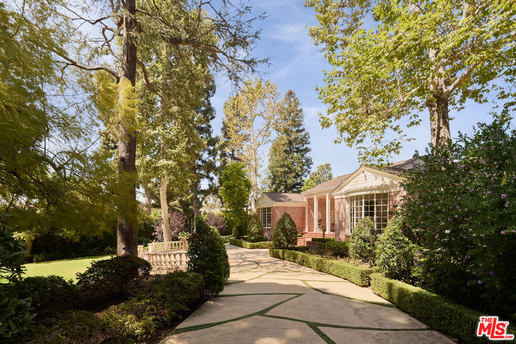1001 N Crescent Drive