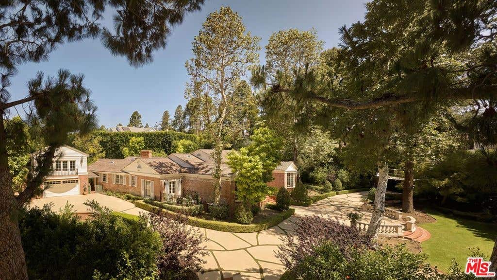 Photo of 1001 N Crescent Drive, Beverly Hills, CA 90210 (MLS # 26852569)