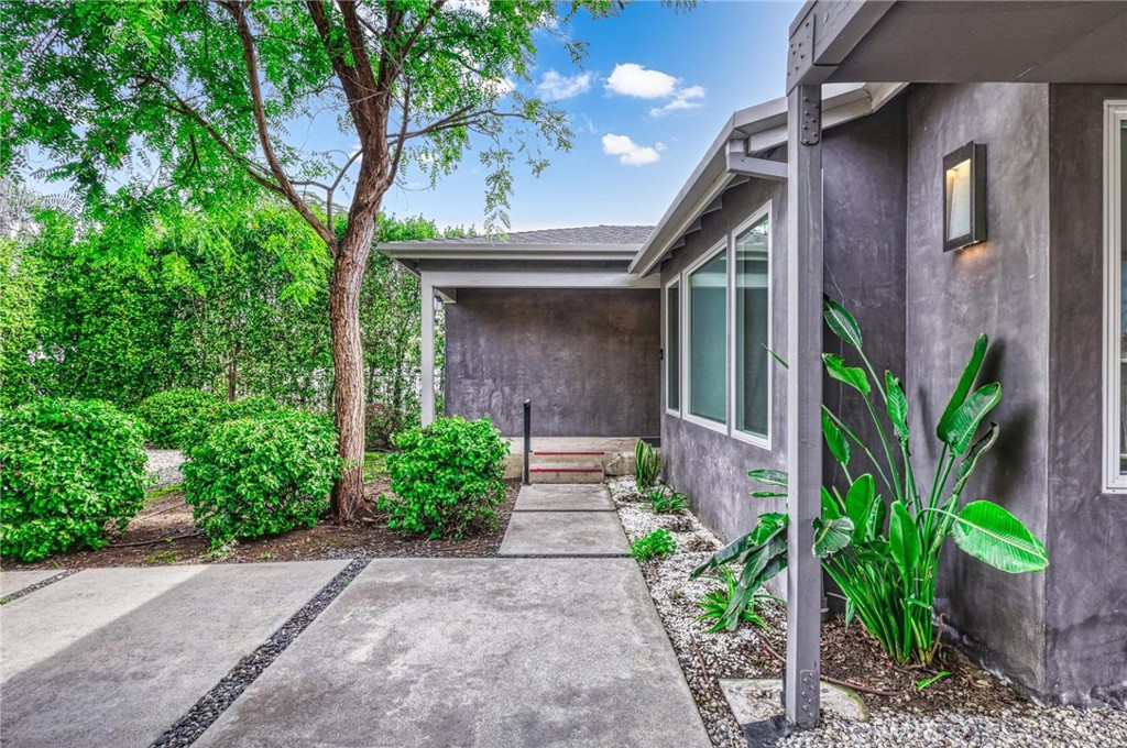 23018 Leonora Drive