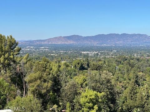 4631 Caritina Tarzana CA 91356