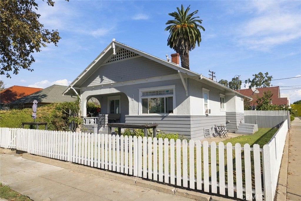 421 E Walnut