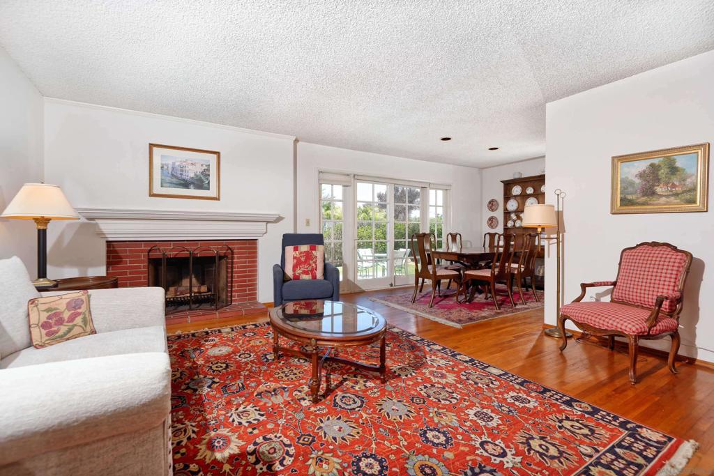 3152 Governor Drive