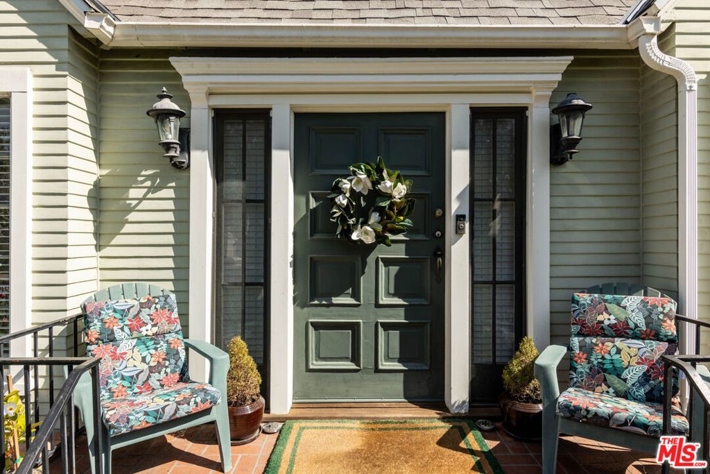 Photo of 880 WELLESLEY Avenue, Los Angeles, CA 90049 (MLS # 25504765)