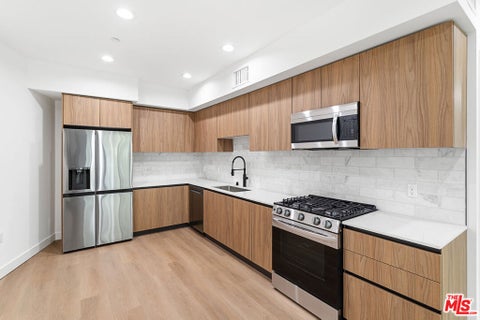 Photo of 160 Chestnut Street # 101, Pasadena, CA 91103 (MLS # 26993251)