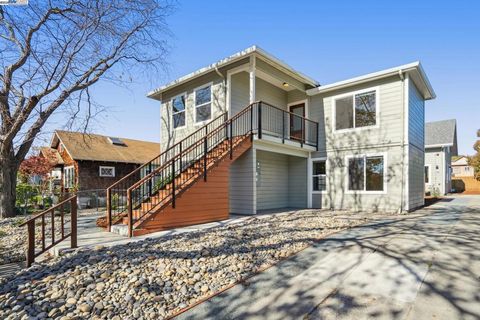 Photo of 882 61st St St, Oakland, CA 94608 (MLS # 41117208)