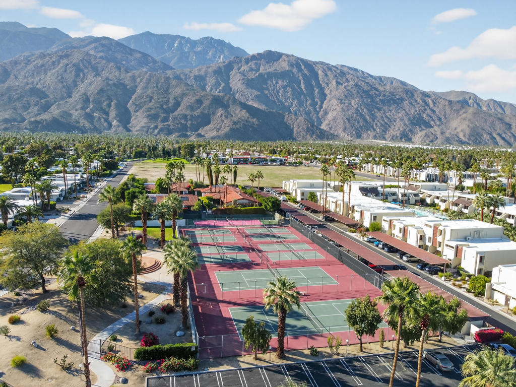 Smoketree Racquet Cl - Residential