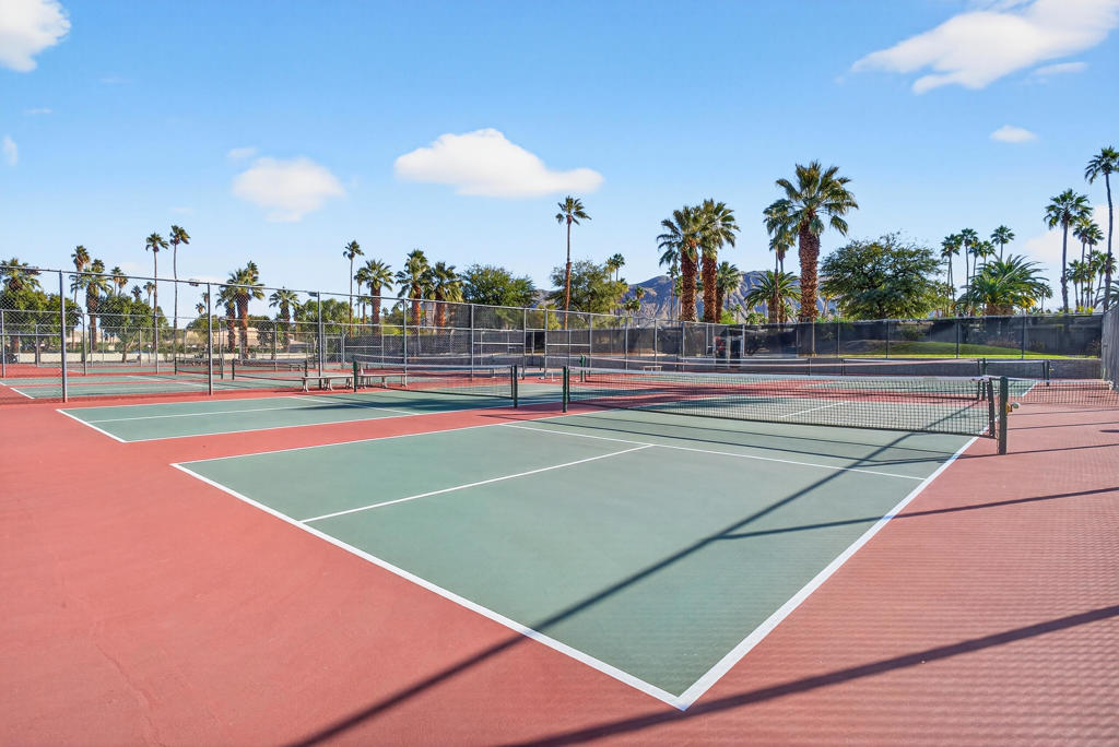 Smoketree Racquet Cl - Residential