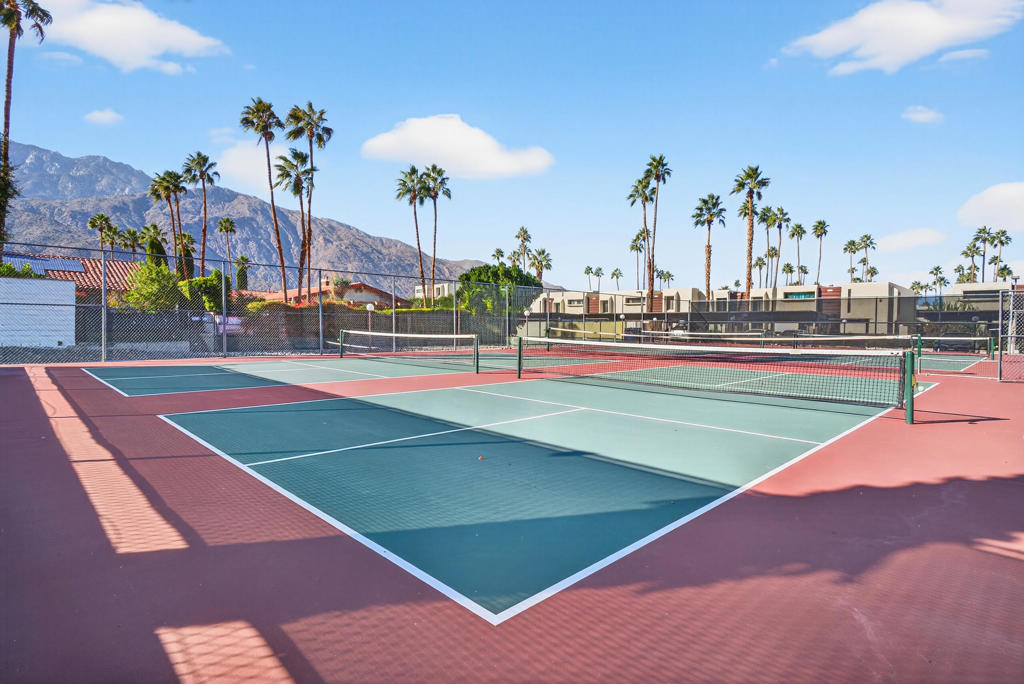 Smoketree Racquet Cl - Residential