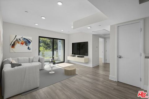 Photo of 5030 Rosewood Avenue #502, Los Angeles, CA 90004 (MLS # 25631737)