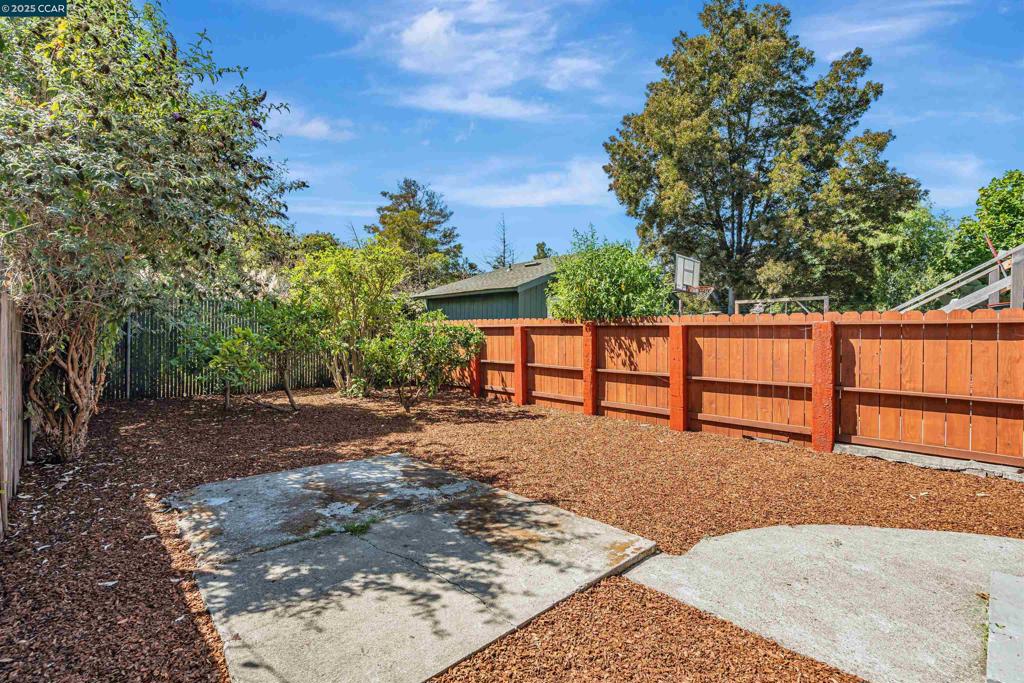 WEST OAKLAND - Residential