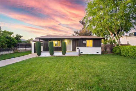 Photo of 2493 Vasquez Pl, Riverside, CA 92507 (MLS # CV26082566)