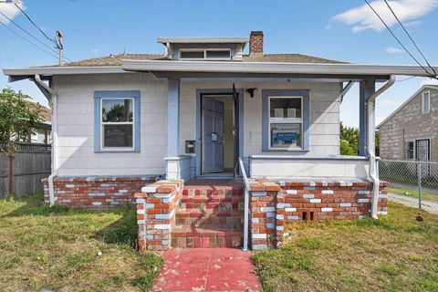 Photo of 7412 Weld St, Oakland, CA 94621 (MLS # 41116195) Photo of 7412 Weld St, Oakland, CA 94621 (MLS # 41116195)