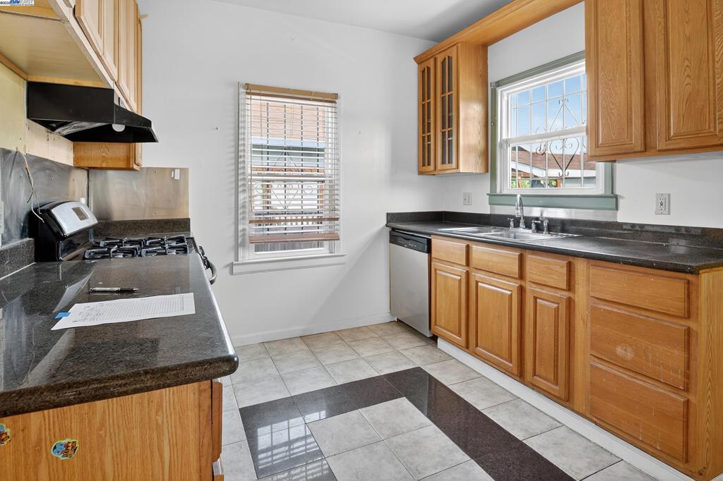 E OAKLAND - Residential