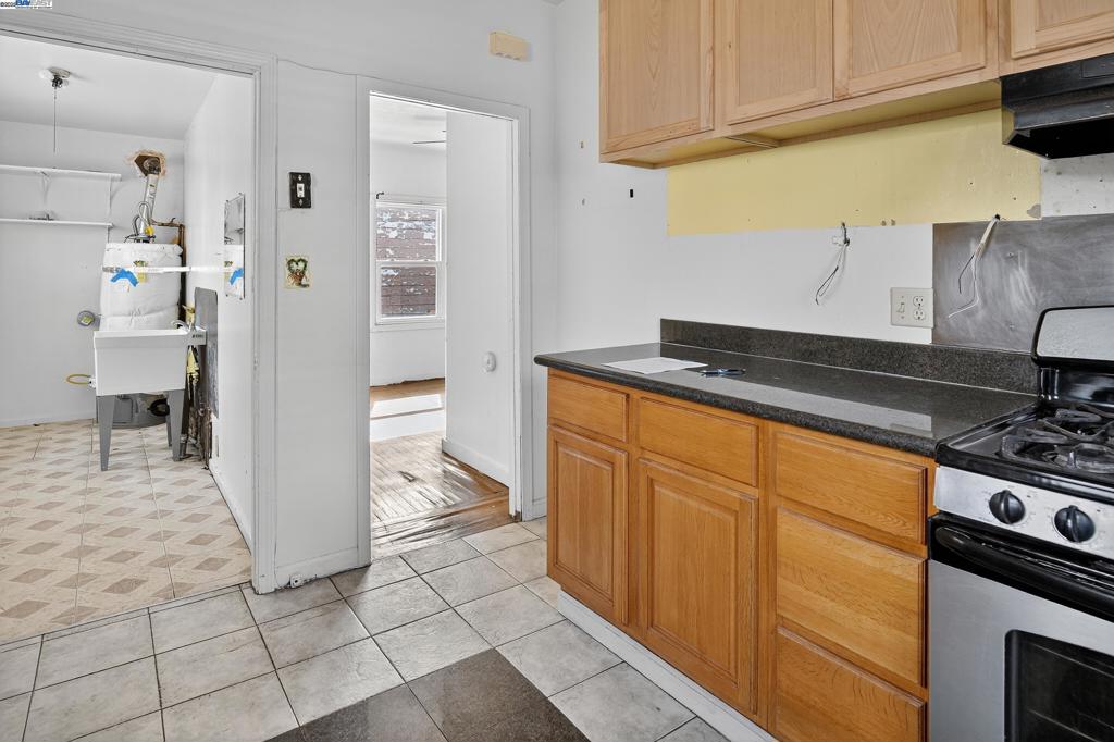 E OAKLAND - Residential