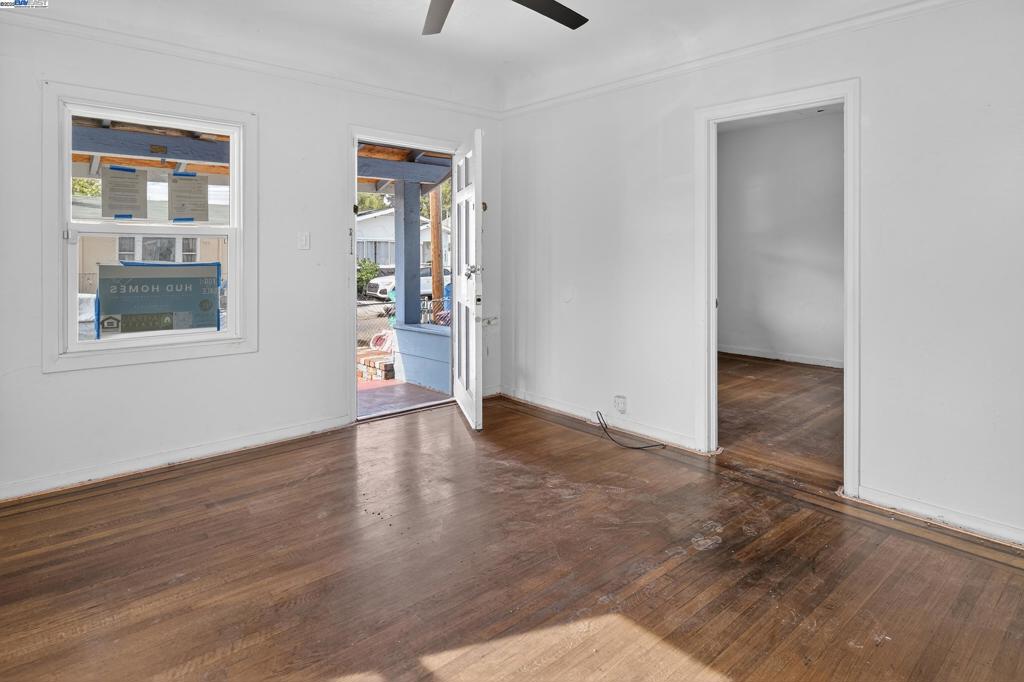 E OAKLAND - Residential