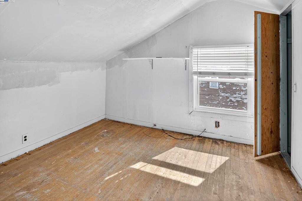 E OAKLAND - Residential