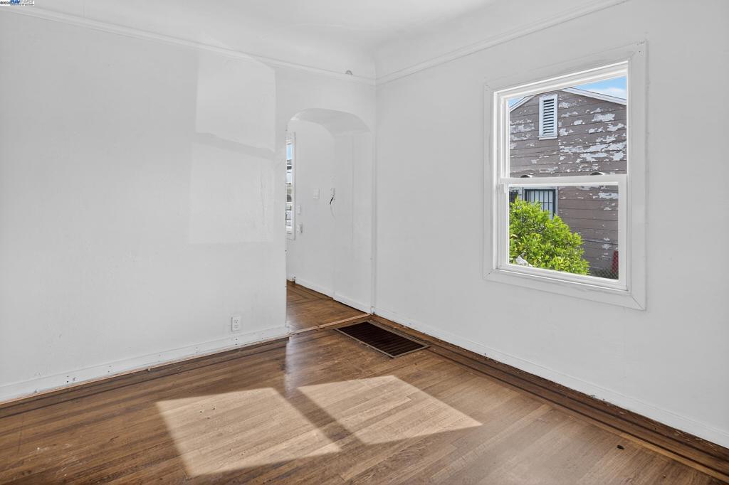 E OAKLAND - Residential