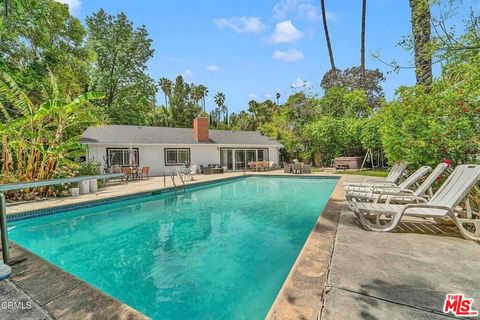 Photo of 5604 Valley Circle Boulevard, Woodland Hills, CA 91367 (MLS # 25607985)