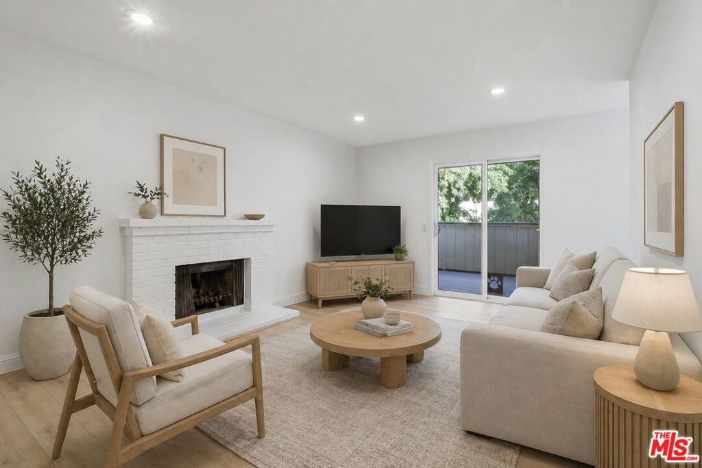 2511 Easton Place
