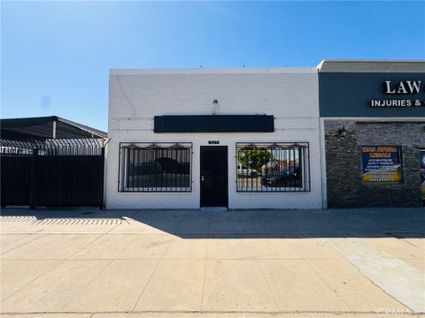 Photo of 525 E 19th ST, Bakersfield, CA 93305 (MLS # SR26202864)