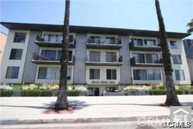 LOVE WHERE YOU LIVE!. Experience coastal living in this lovely and spacious unit with hardwood floors all through out, building is located right cross to the ocean!!!!. Live by the beach and enjoy the life style of the rich and famous!. Big bedroom with double mirror doors closet wall to wall. Full bathroom with double vanity sinks and ceramic tile floor!. Beautiful kitchen with granite counter tops and top of the line stainless steel appliances!. Turnkey-Turnkey condo with shinning wood floors all through out!!!! For your convenience clean laundry facility is on site. The Condo is located close to everything you need such as Long Beach Marina, public transportation, fine dining, shopping and post office, etc. Just a short walk to nearby attractions like Shoreline Village, The Pike, Aquarium, Queen Mary, Convention Center and Performing Arts Center, Toyota Grand Prix. In addition you can enjoy the bike path and Belmont Shores 2nd Street nearby. Building is Pet friendly. The exterior of the building is well-maintained and includes laundry facilities, formal lobby and an open courtyard