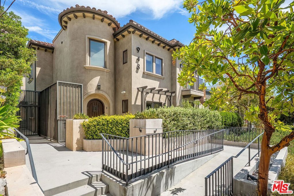 Photo of 943 16th Street #4, Santa Monica, CA 90403 (MLS # 26736811)