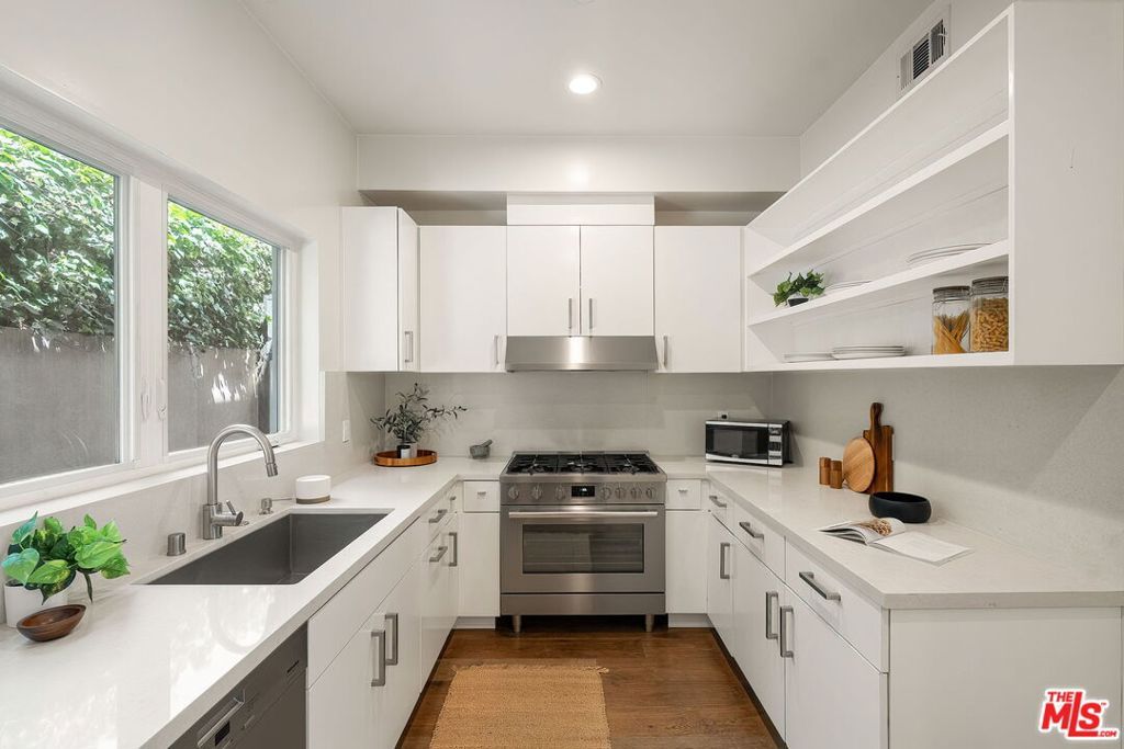 Photo of 943 16th Street #4, Santa Monica, CA 90403 (MLS # 26736811)