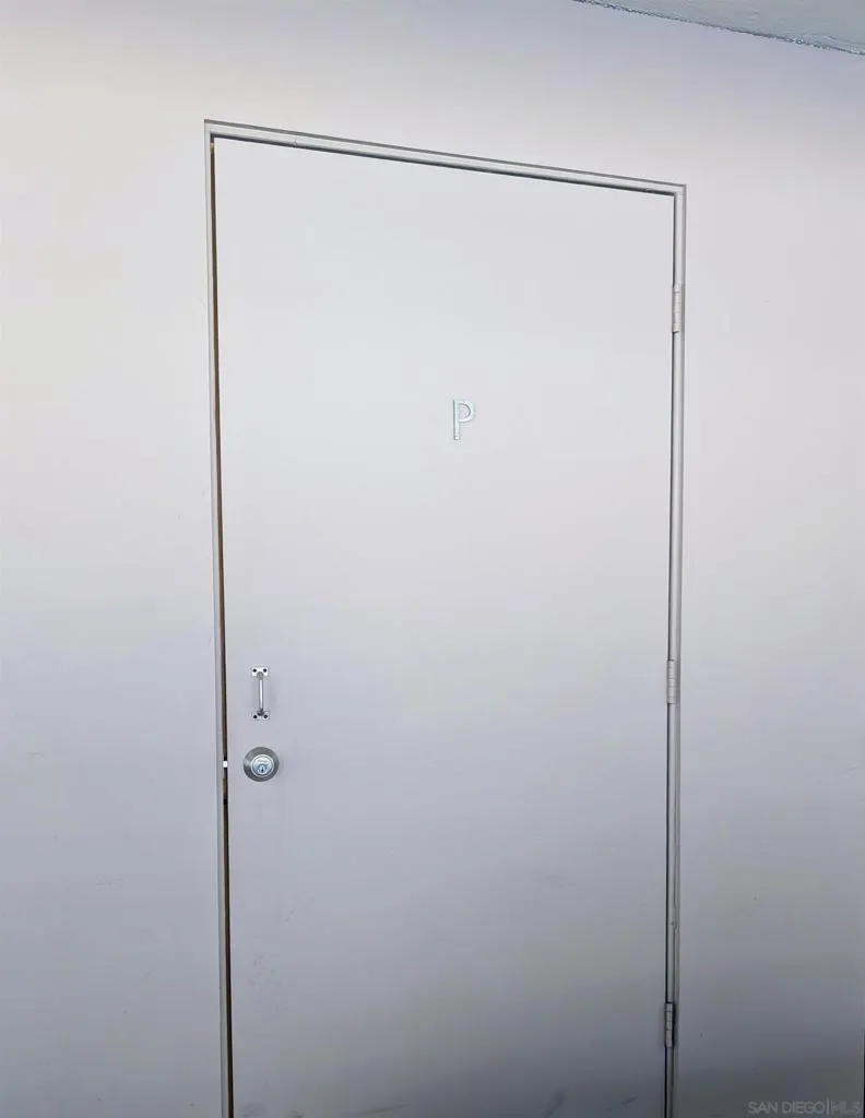 Del Mar, California 92014, United States, 2 Bedrooms Bedrooms, ,1 BathroomBathrooms,Residential,Active,188260