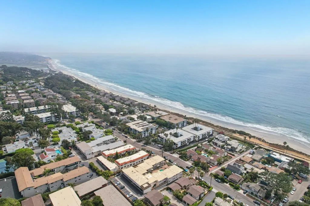 Del Mar, California 92014, United States, 2 Bedrooms Bedrooms, ,1 BathroomBathrooms,Residential,Active,188260
