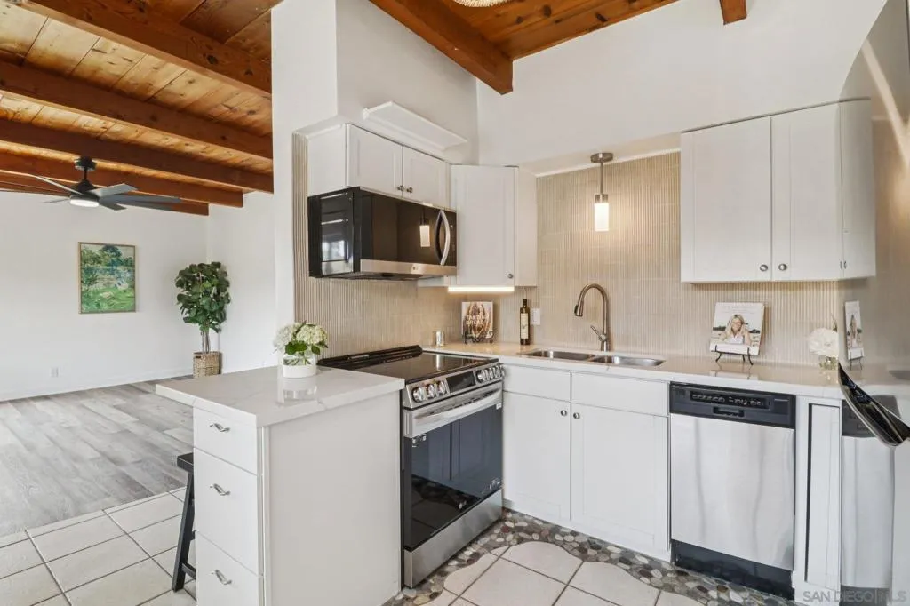 Del Mar, California 92014, United States, 2 Bedrooms Bedrooms, ,1 BathroomBathrooms,Residential,Active,188260