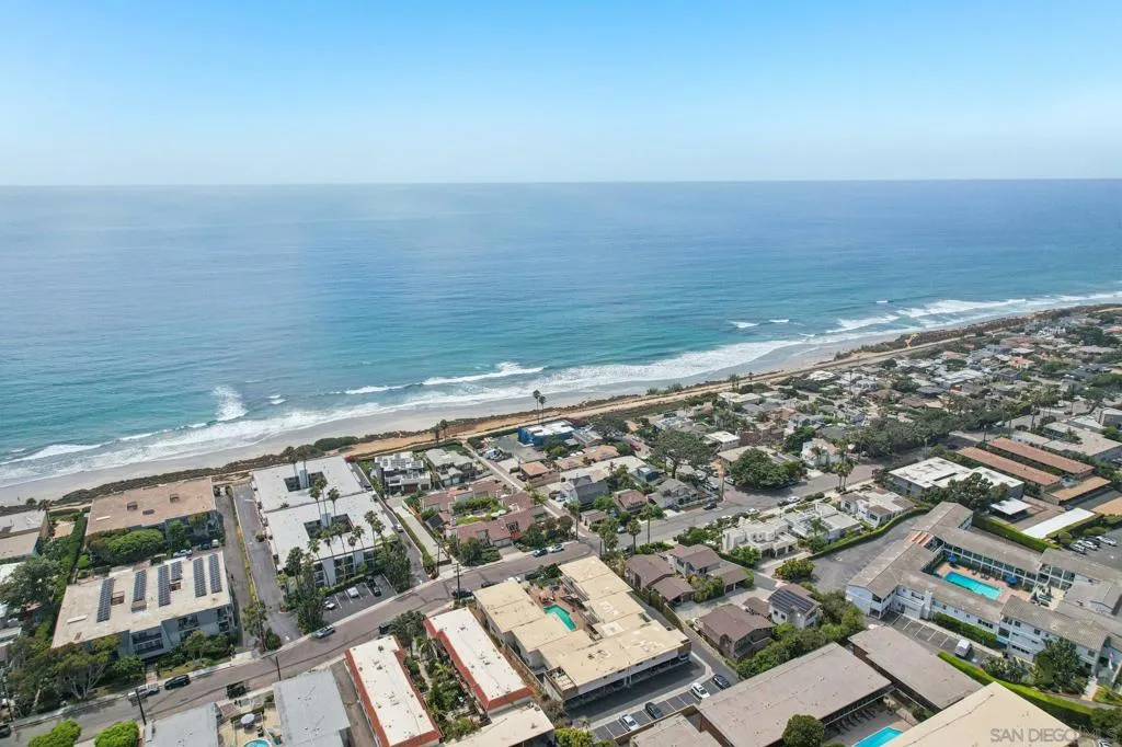 Del Mar, California 92014, United States, 2 Bedrooms Bedrooms, ,1 BathroomBathrooms,Residential,Active,188260