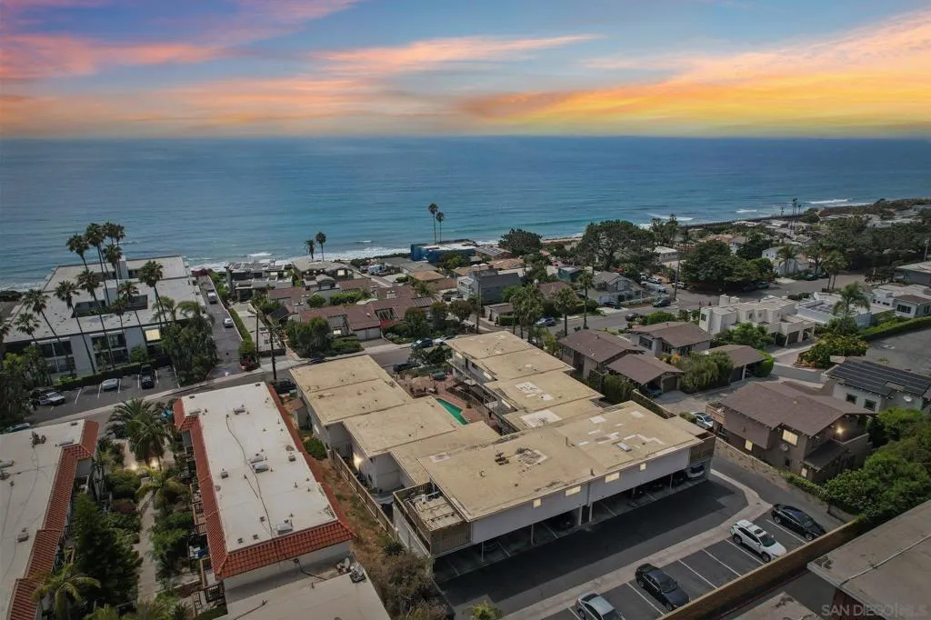 Del Mar, California 92014, United States, 2 Bedrooms Bedrooms, ,1 BathroomBathrooms,Residential,Active,188260