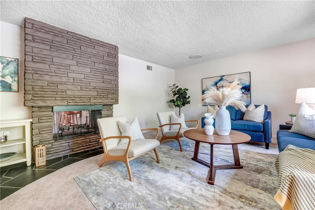 214 W Le Roy Avenue