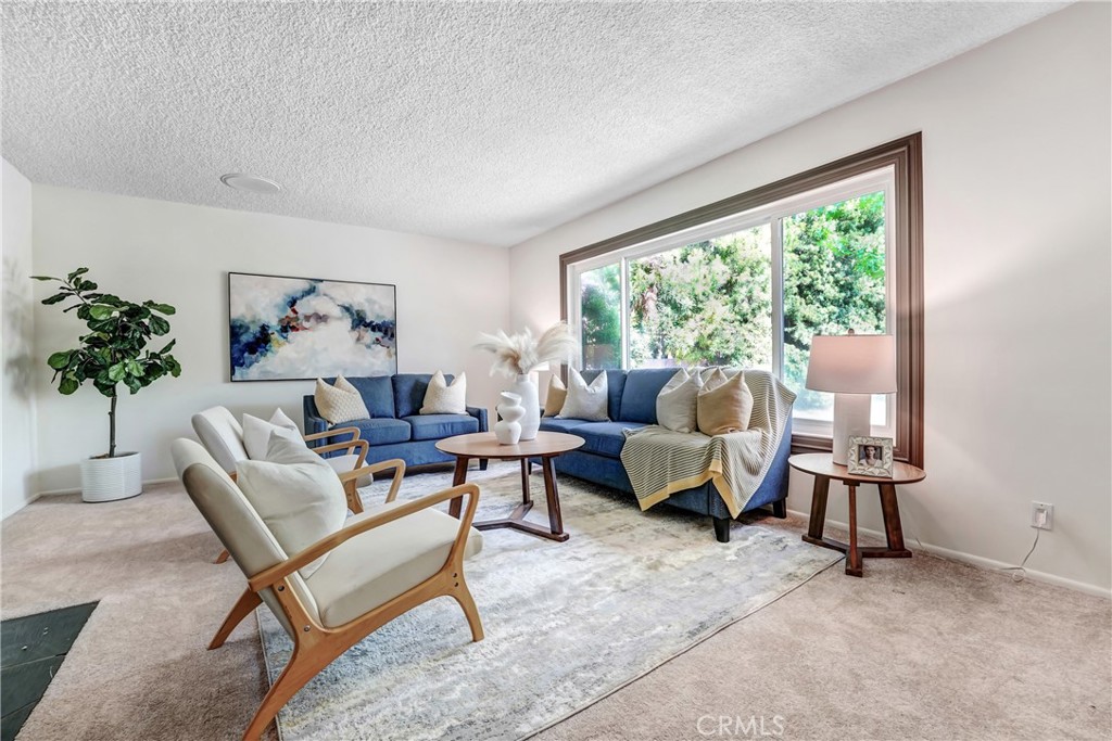 214 W Le Roy Avenue