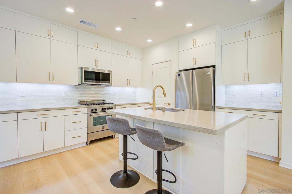 112 Excursion, Irvine CA 92618 - Photo 6