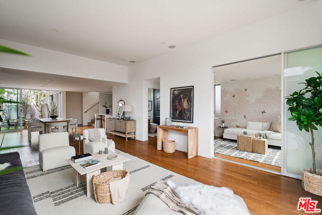 734 Nowita Place
