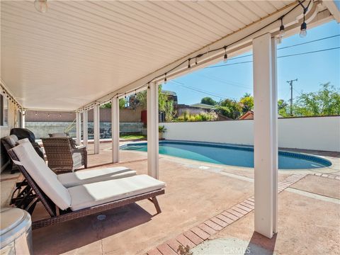 Photo of 18920 Felbridge St, Canyon Country, CA 91351 (MLS # SR25243954)