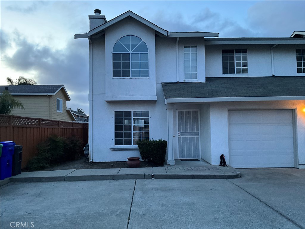 Great 3 bedroom, 2 & 1/2 baths in a 7 unit complex.
