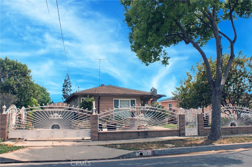 3724 W 105th Street