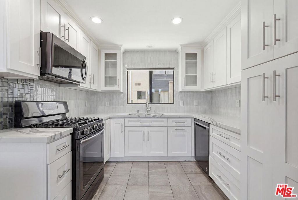 Photo of 1238 S Holt Avenue #5, Los Angeles, CA 90035 (MLS # 26843837)