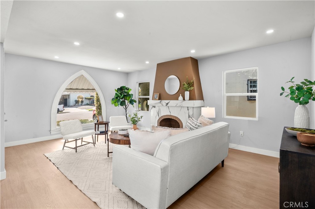 2049 W 71St Street