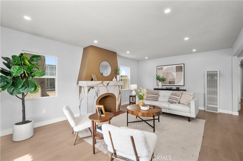 2049 W 71St Street