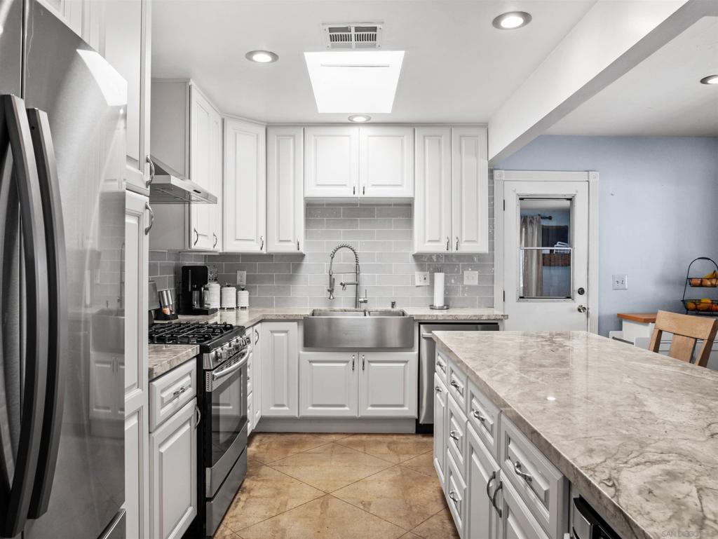 9422 Marilla Dr